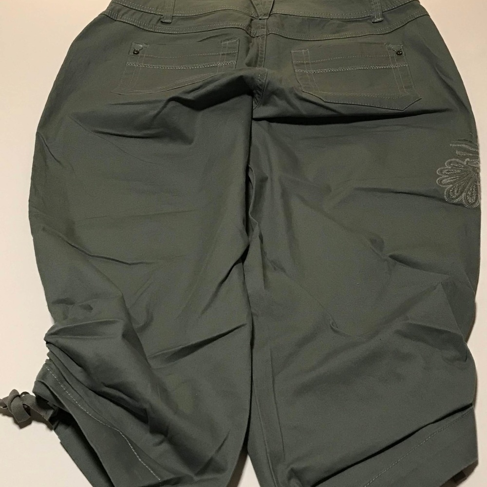 GLORIA VANDERBILT Green Capri Pants Women Size 4